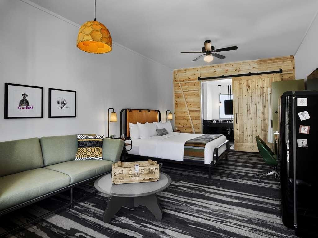 Cavalry Court, By Valencia Hotel Collection College Station Kamer foto