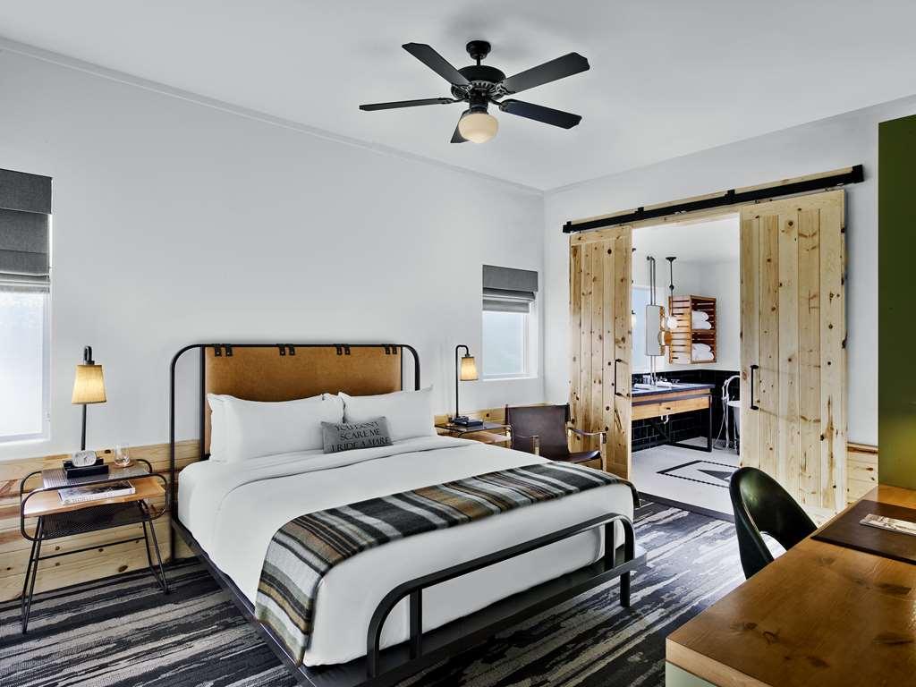 Cavalry Court, By Valencia Hotel Collection College Station Kamer foto