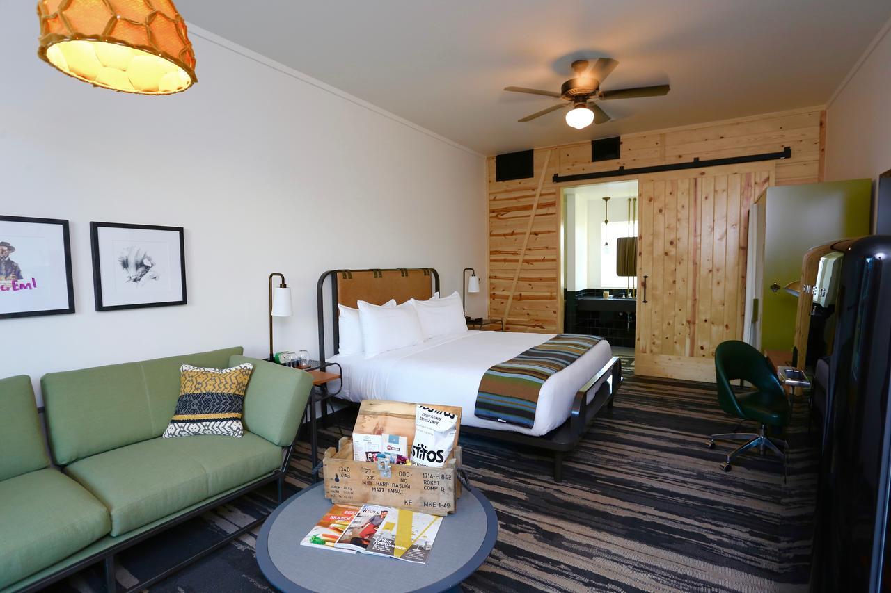 Cavalry Court, By Valencia Hotel Collection College Station Buitenkant foto