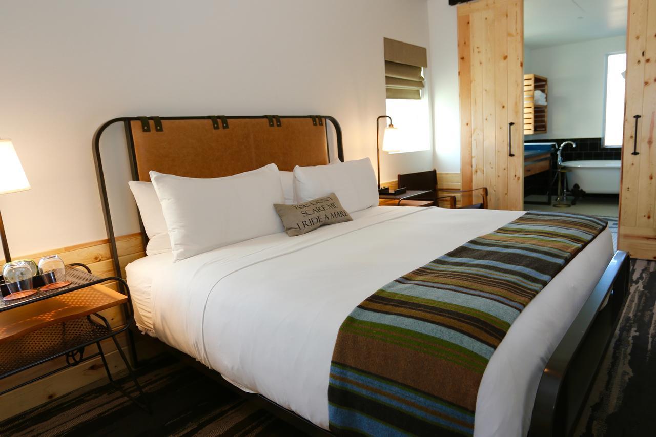 Cavalry Court, By Valencia Hotel Collection College Station Buitenkant foto