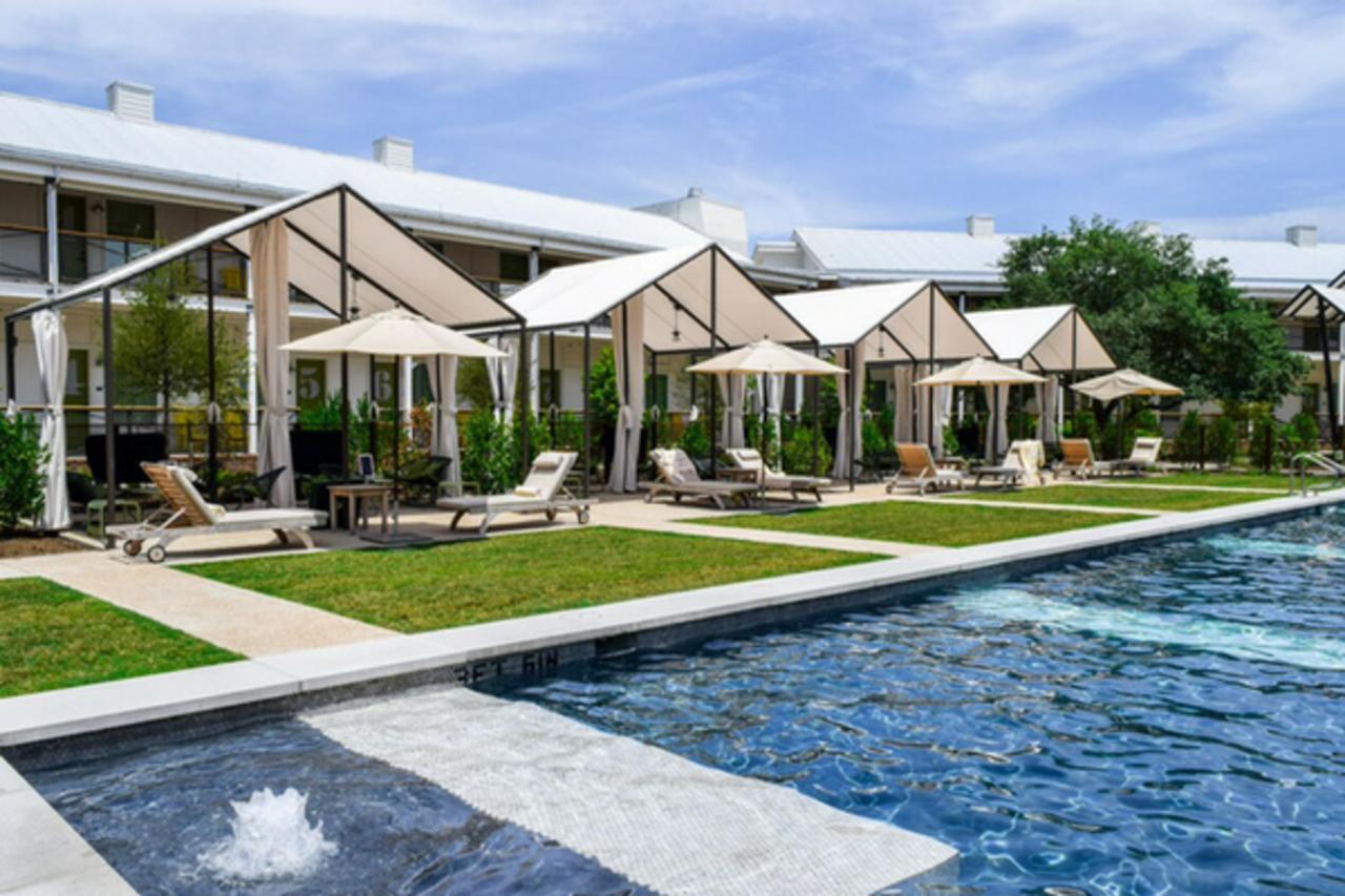 Cavalry Court, By Valencia Hotel Collection College Station Buitenkant foto