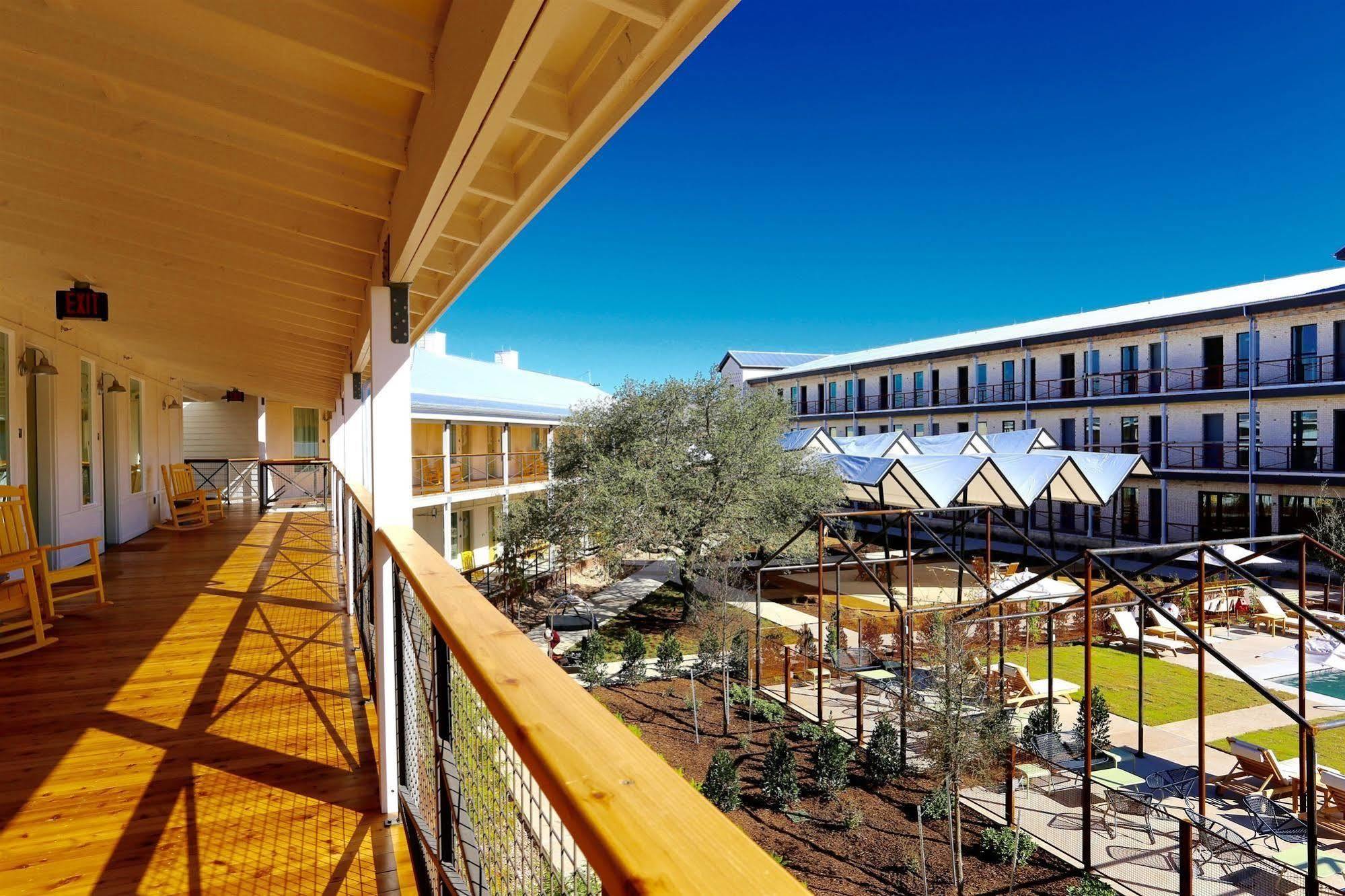 Cavalry Court, By Valencia Hotel Collection College Station Buitenkant foto