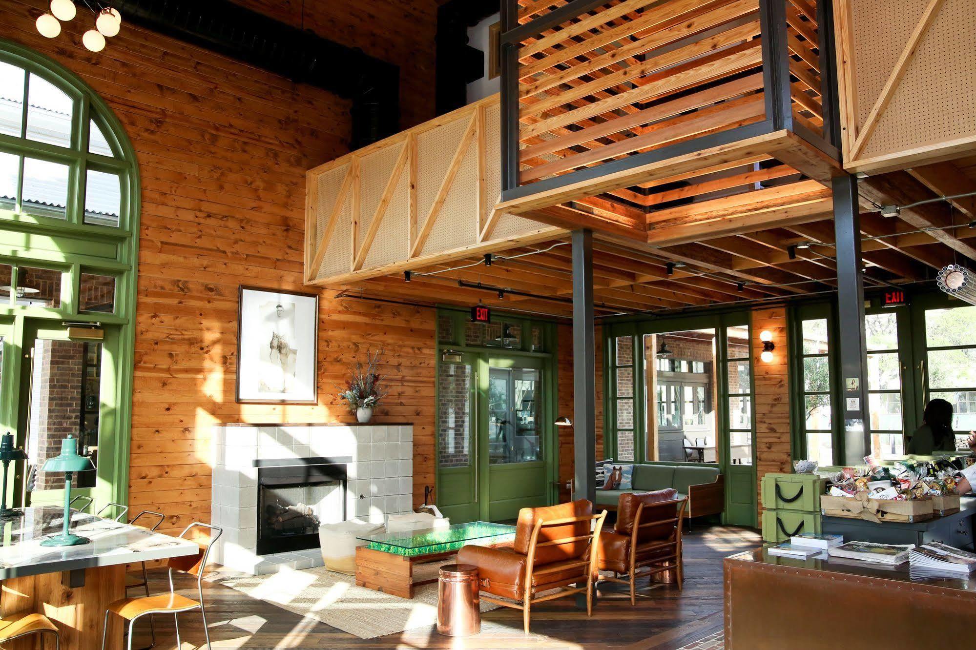 Cavalry Court, By Valencia Hotel Collection College Station Buitenkant foto