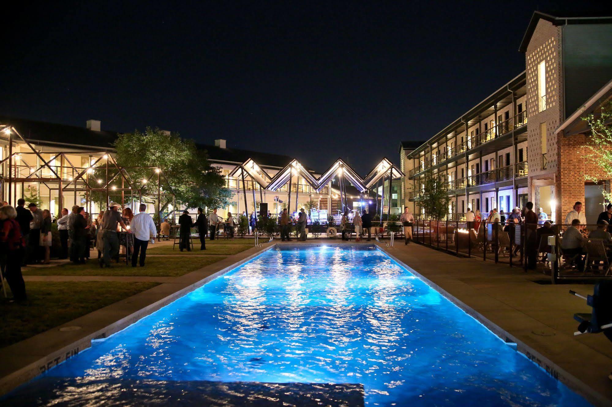 Cavalry Court, By Valencia Hotel Collection College Station Buitenkant foto