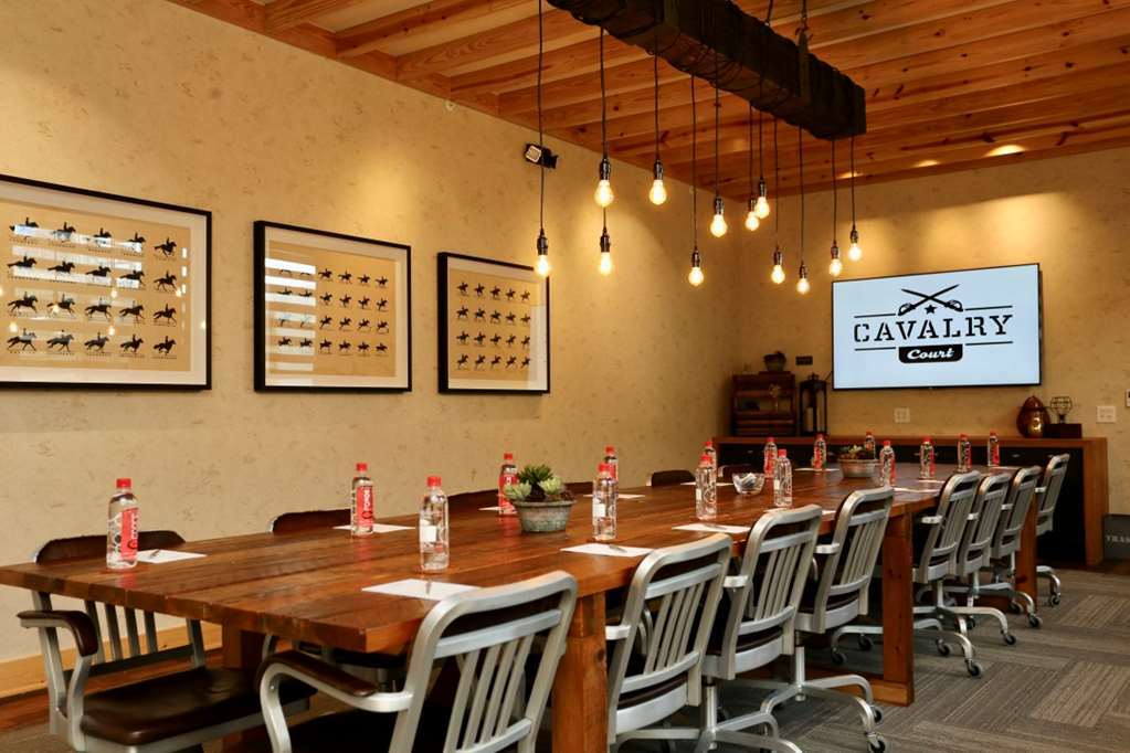 Cavalry Court, By Valencia Hotel Collection College Station Faciliteiten foto